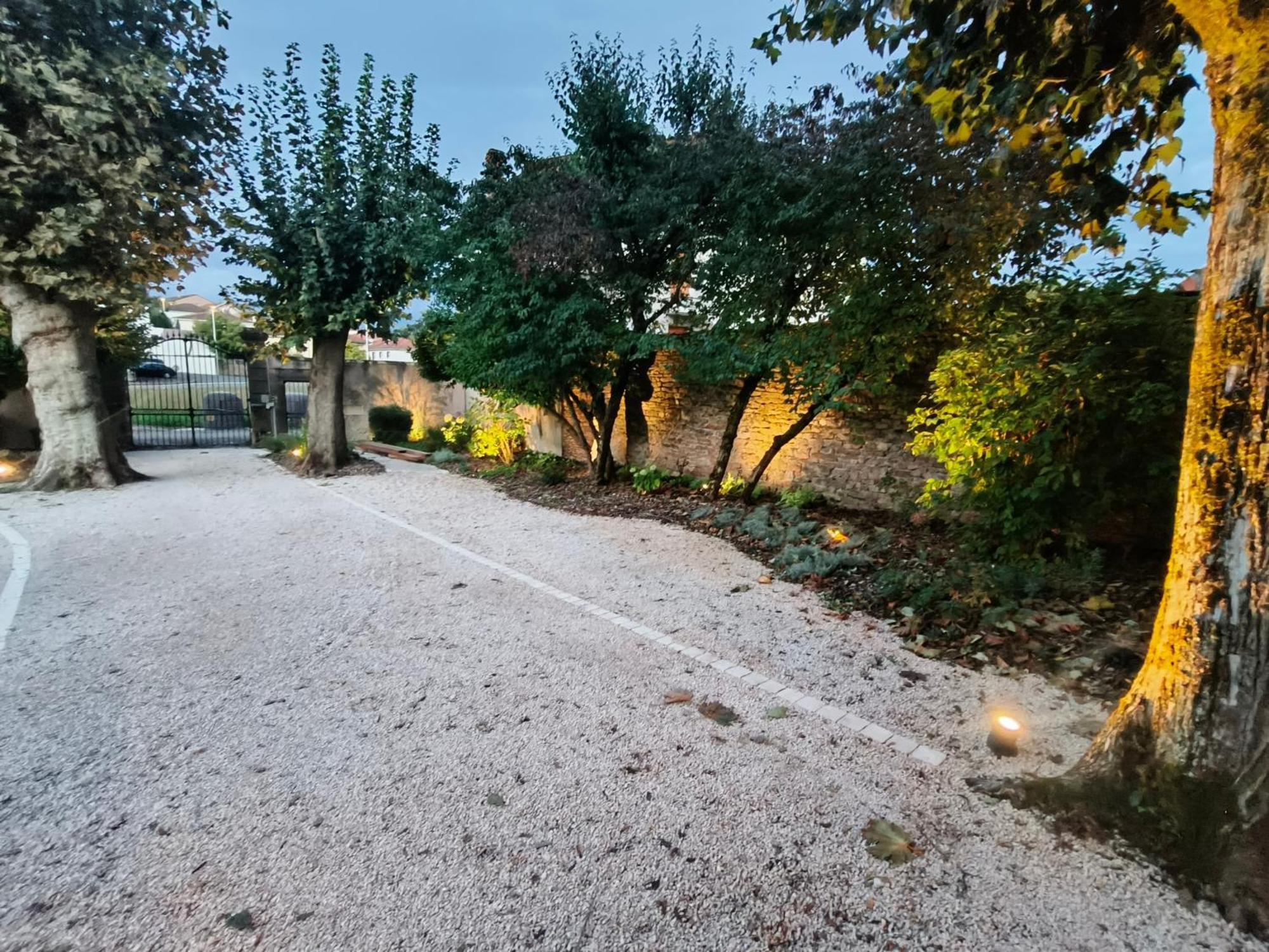 Mâcon Chez Emma Et Louise - Maison Individuelle Avec Stationnement Gratuit מראה חיצוני תמונה